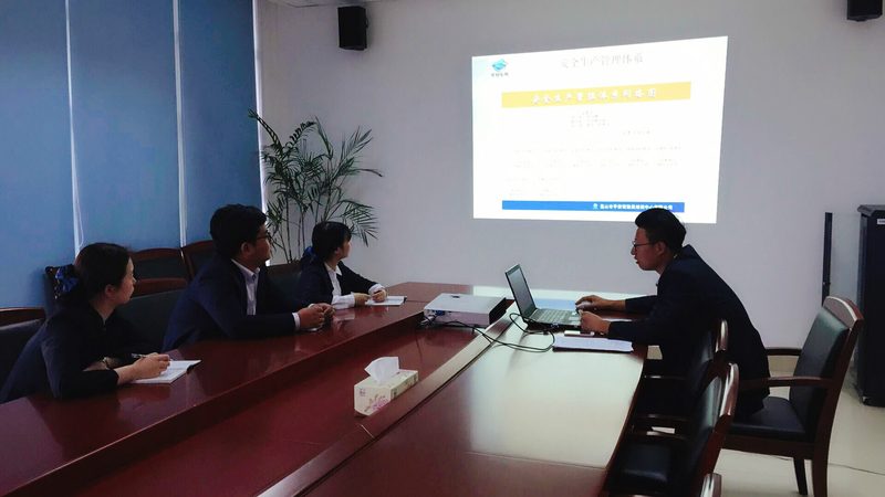 叉车培训费用主要由以下几部分构成：